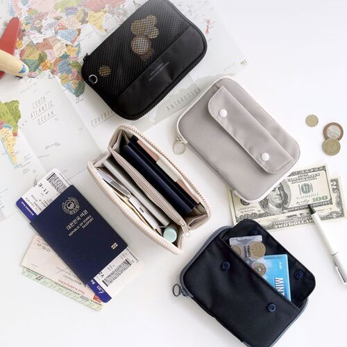 Voyager RFID-Blocking Passport Pouch
